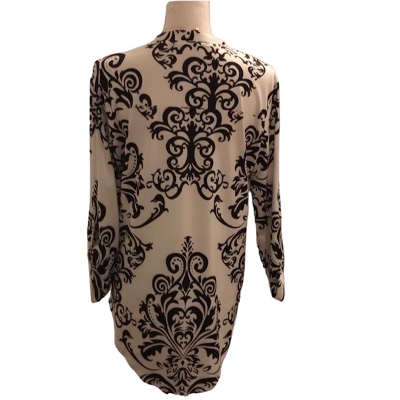 Ladies V-Neck Black and White Blouse - Picture 3 of 5